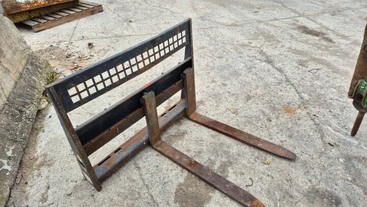 - PALLET RACKS FOR SKID STEER LOADERS